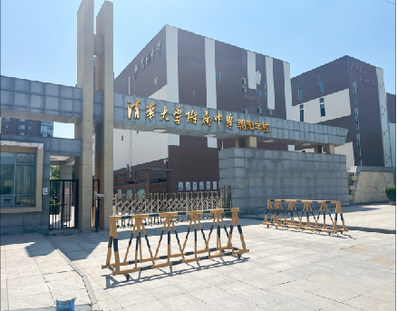 华侨城校门.png